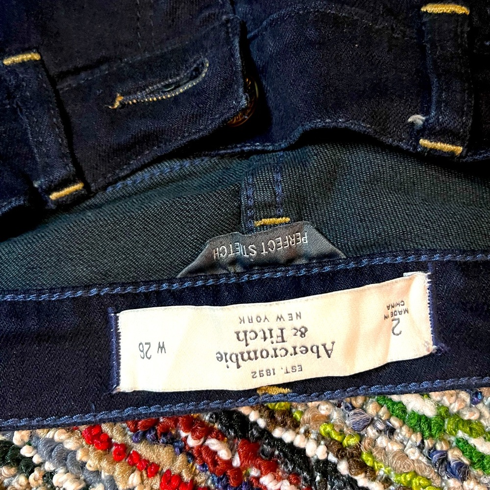🖐Low rise faltering Abercrombie jeans 26